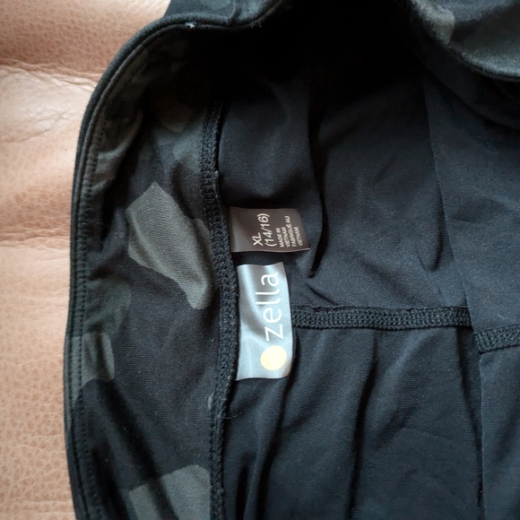 Zella girls size 14/16 athletic skirt camo - Picture 2 of 5